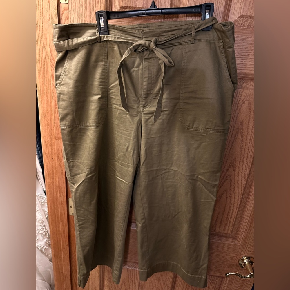 Loft wide leg crop pants